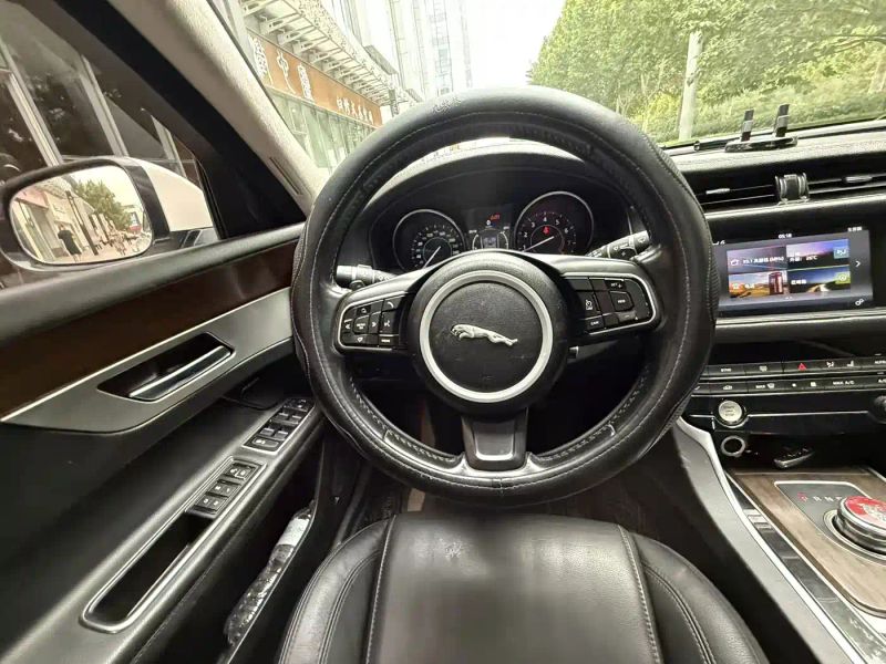 Jaguar xf