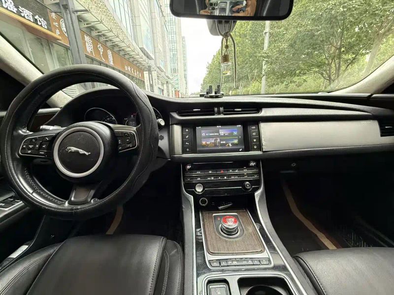 Jaguar xf