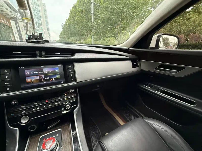 Jaguar xf