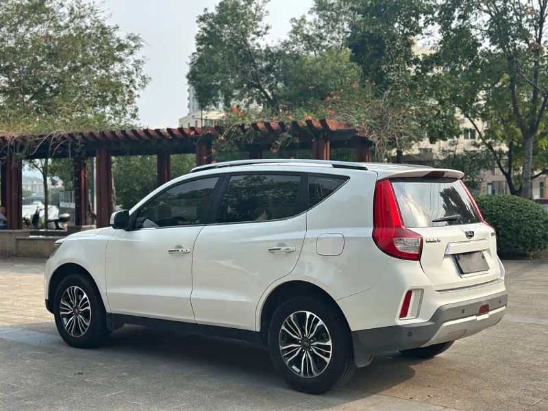 Geely X6