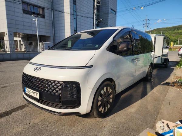 Hyundai Staria